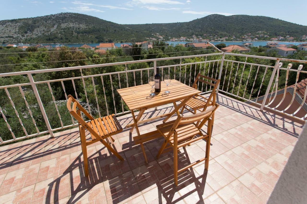Apartman Paula 1 Appartement Vinišće Buitenkant foto